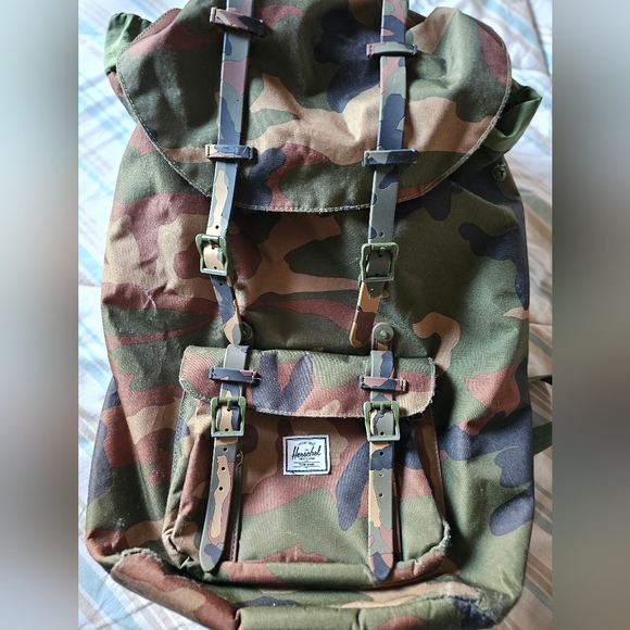 Herschel camo backpack - Picture 1 of 7